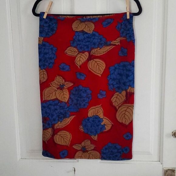 LulaRoe Hydrangea Skirt  - Picture 1 of 5